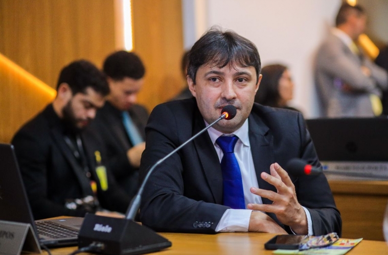 Diário Oficial publica saída de André Campos da AGEM