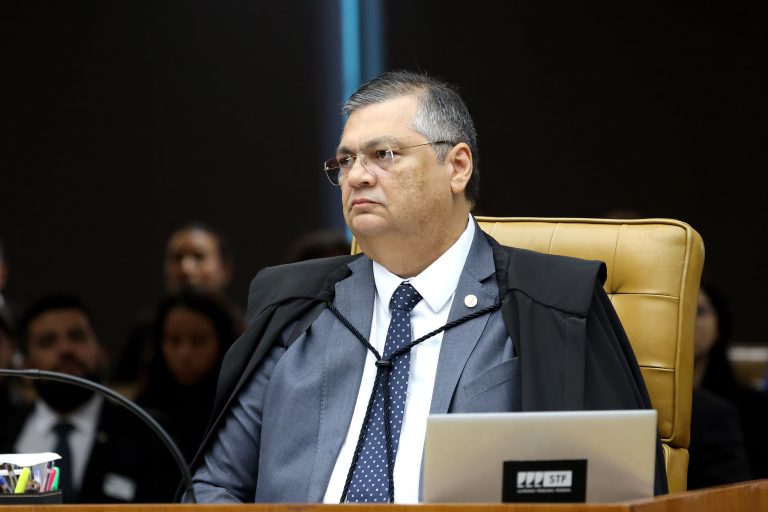 Dino se declara impedido de votar caso envolvendo irmão