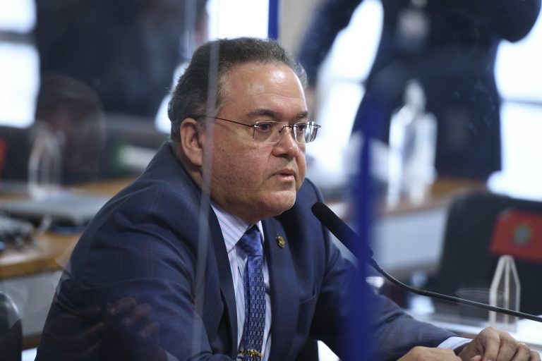 STF notifica ex-senador por edital para apresentar defesa