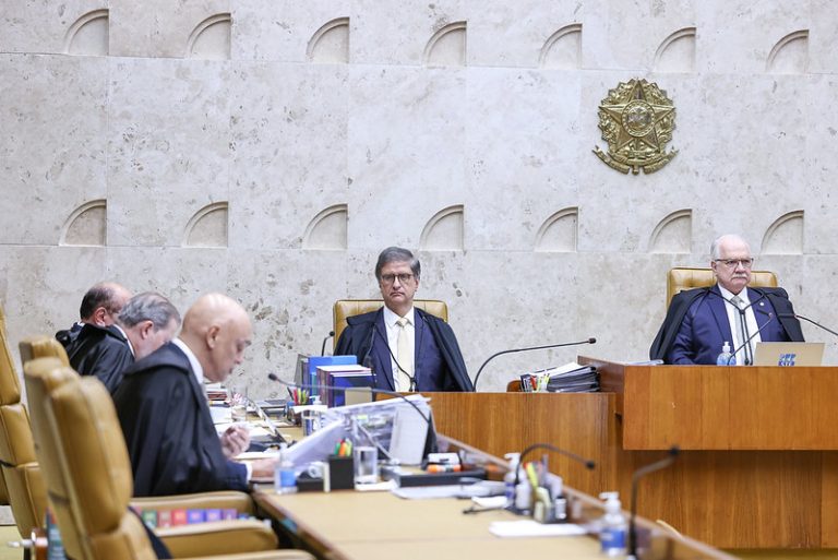 STF: absolvição criminal não encerra ação de improbidade