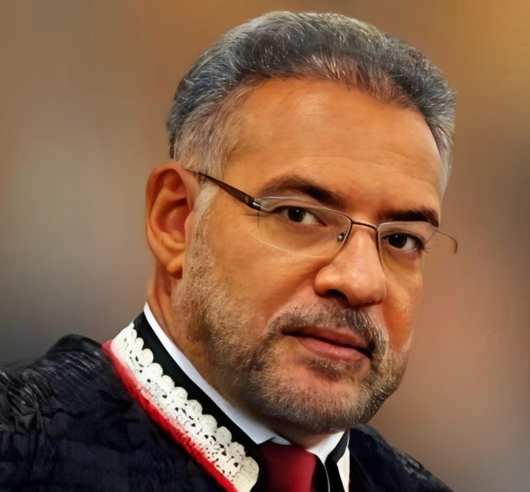 Desembargador se declara suspeito em caso do Sampaio