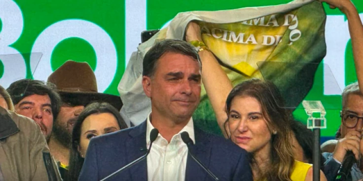 Flávio Bolsonaro viajou em jato de Vorcaro, diz revista